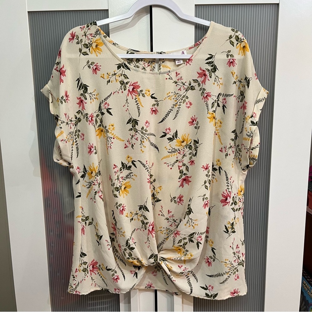 Women’s short sleeve blouse